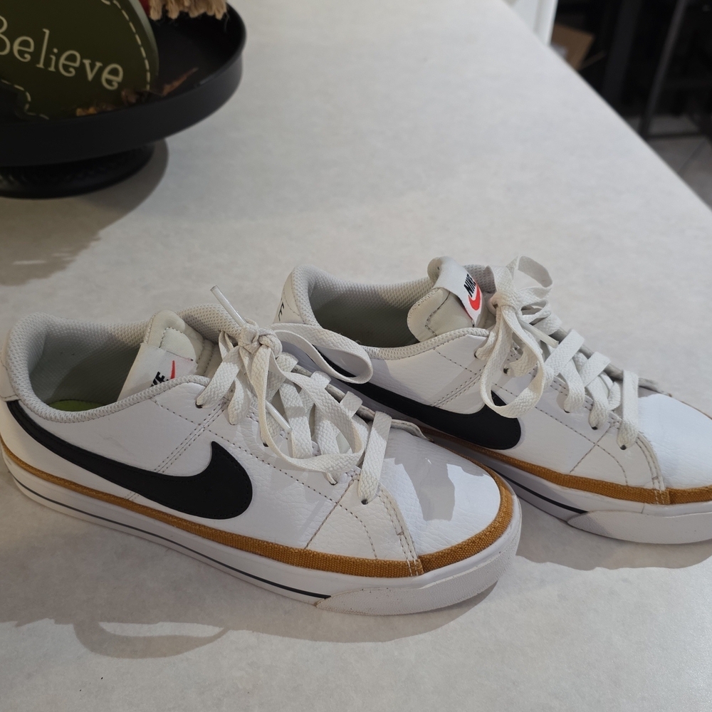 Nike Men's White and Black Sneakers
